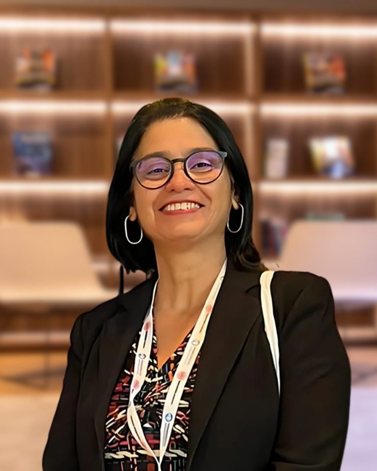 Dra. Carla Holandino