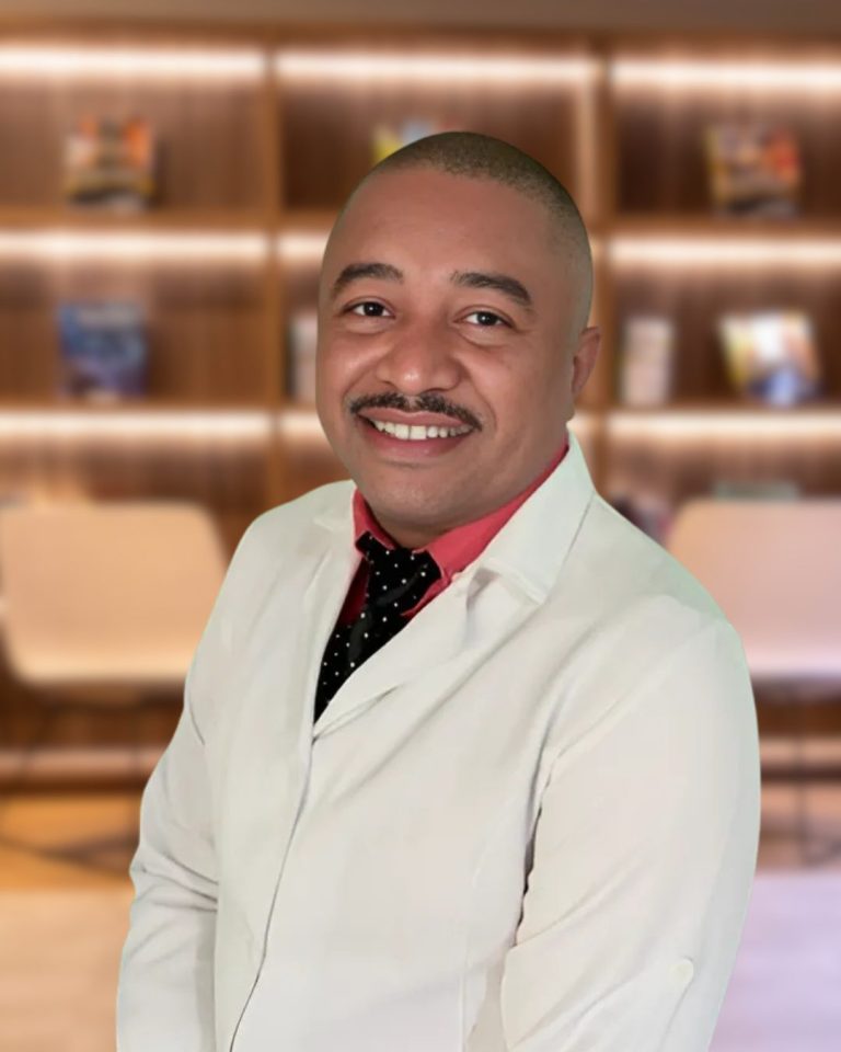 Dr. Leonardo Santos